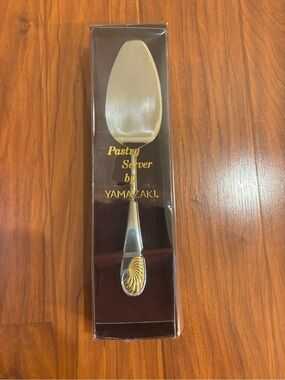 NIB Yamazaki Celine 2911 Two-Tone Gold and Silver Pastry Server